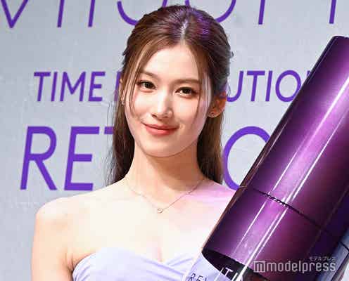 TWICEサナ、ベアトップドレス姿で登場 ボディキープ・ストレス解消方法明かす