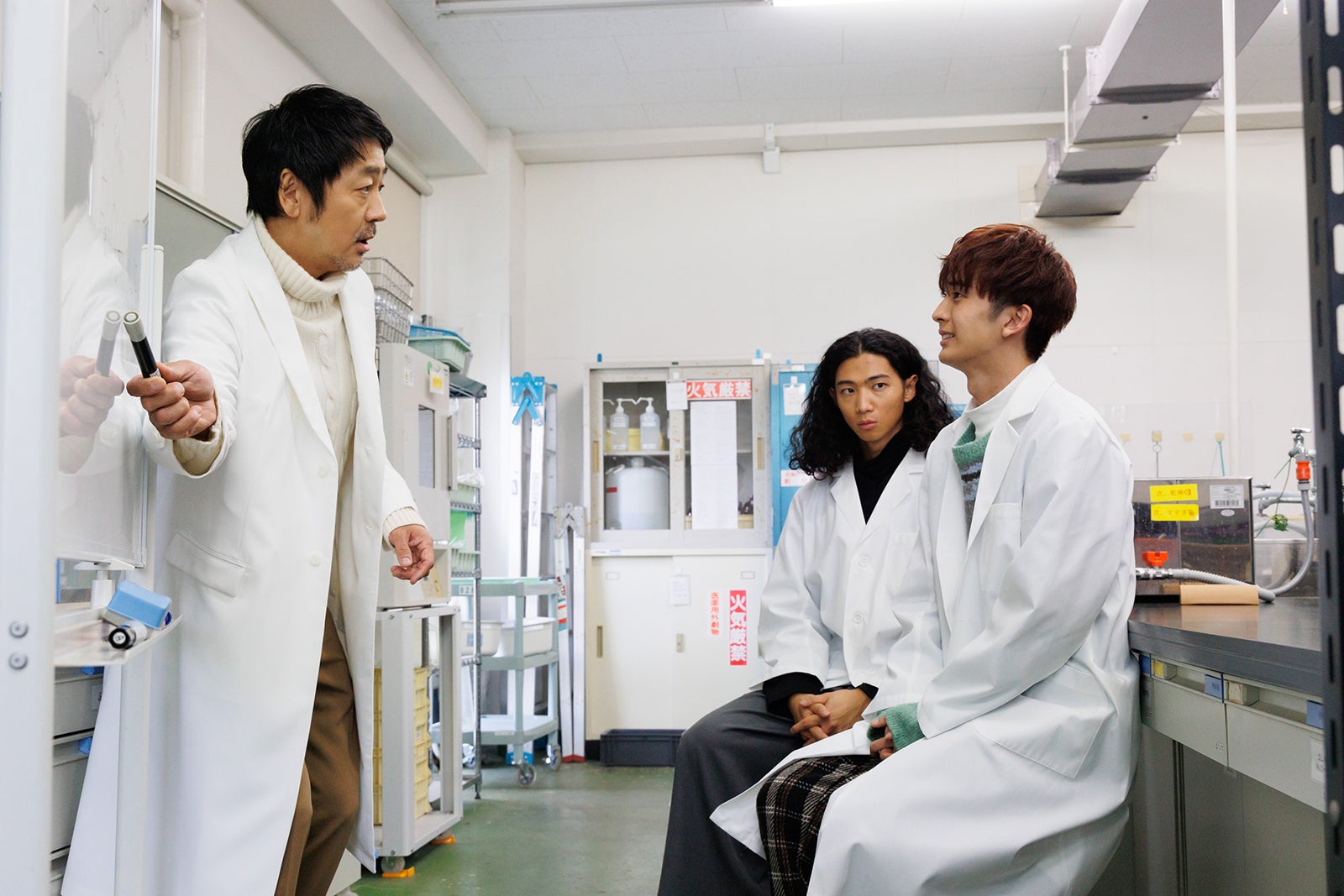 大森南朋、橘優輝、堀野内智「厨房のありす」第2話より（C）日本テレビ