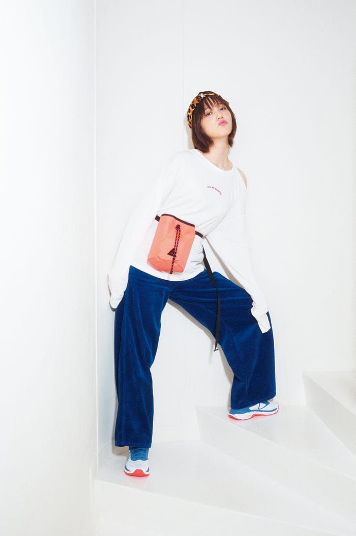 本田翼/「mini」9月号(画像提供:宝島社)