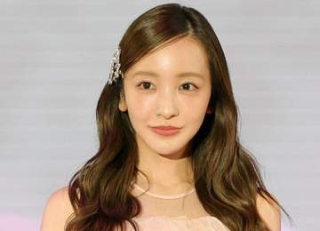 「違和感なさすぎ可愛すぎる」板野友美35歳 JK姿で「高校生に仲間入りしちゃった」にコメ殺到「永遠の平成JK」「どんどん綺麗に」