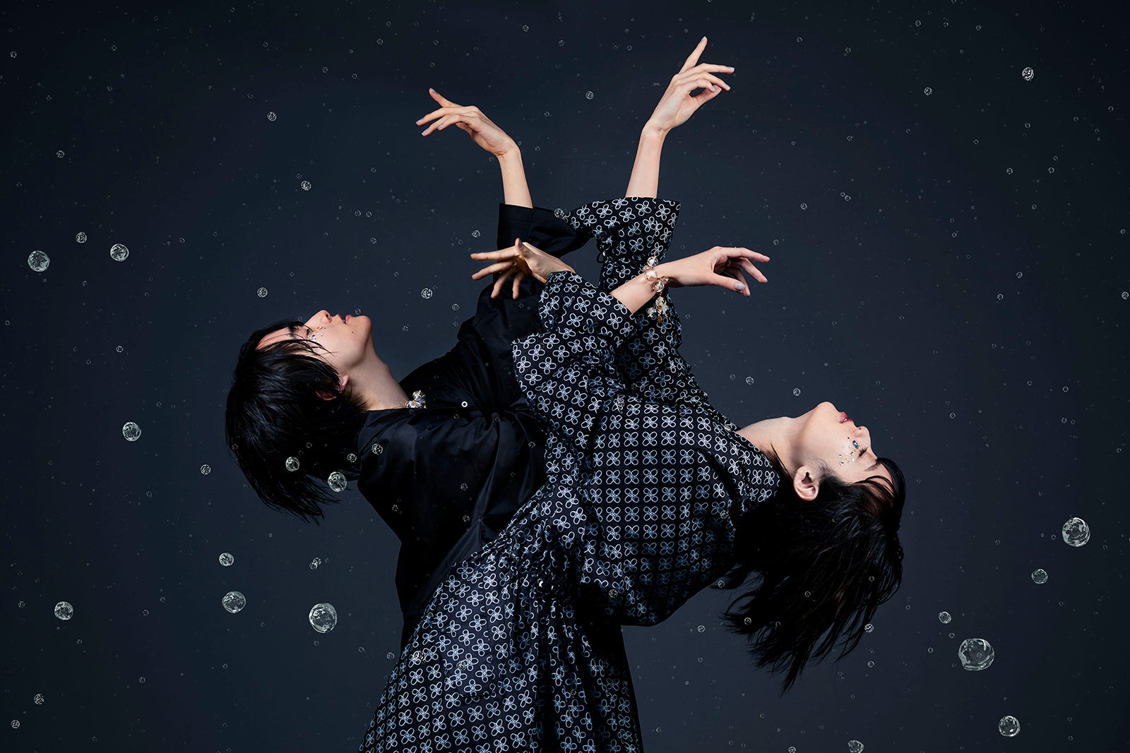 板垣李光人、平手友梨奈／Photographer：亀井隆司（提供写真）