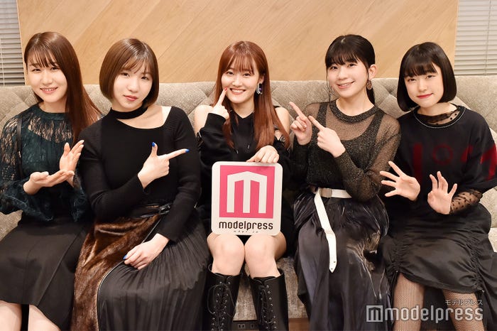 リトグリ(左から)かれん、MAYU、芹奈、manaka、アサヒ(C)モデルプレス