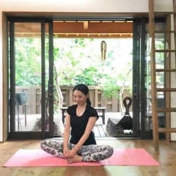 テレワーク中の全身のコリに取り入れたい!「一時間に1回2分」隙間ストレッチ