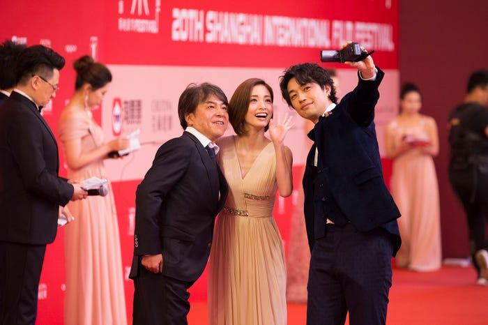 レッドカーペットの様子(C)2017フジテレビジョン 東宝 FNS27社