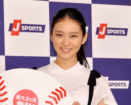 武井咲、始球式に気合十分 注目のサッカー選手も明かす