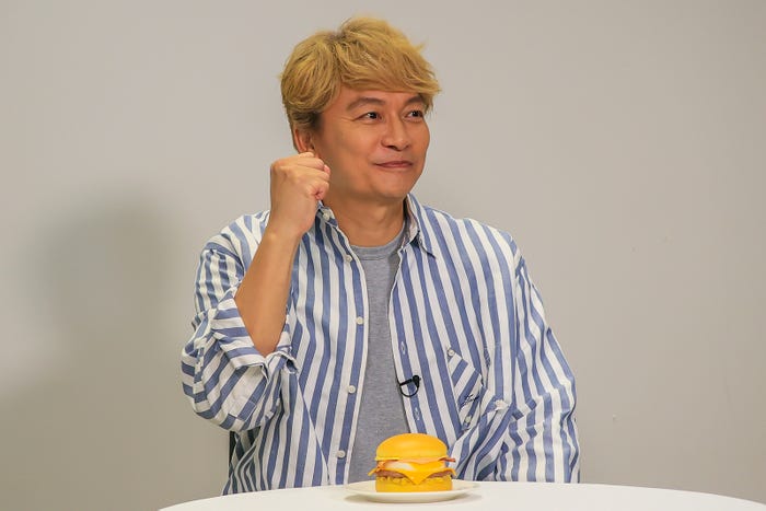 香取慎吾/北海道産じゃがペッパー月見「月見でたでた」香取さん篇(提供写真)