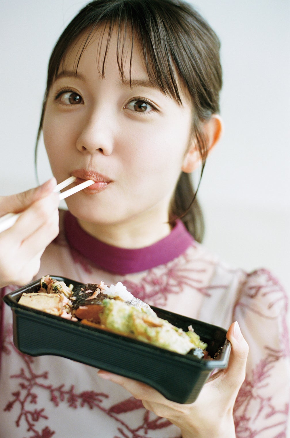 田中瞳アナ「瞳のまにまに」（C）熊木優／講談社