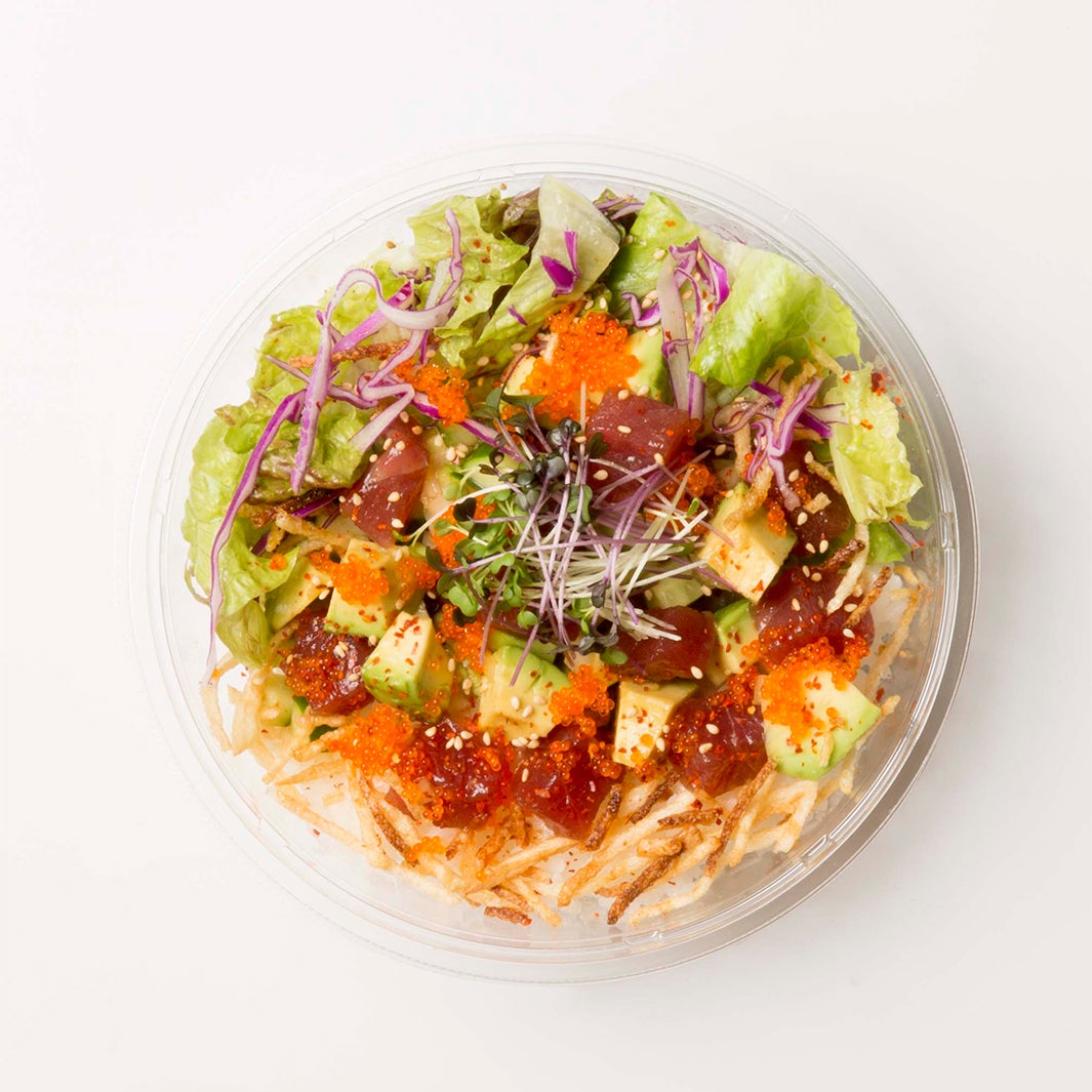 Classic Poke（クラシックポケ）マグロ＆アボカド 醤油ソース 880（税抜）／画像提供：グルメブランズカンパニー