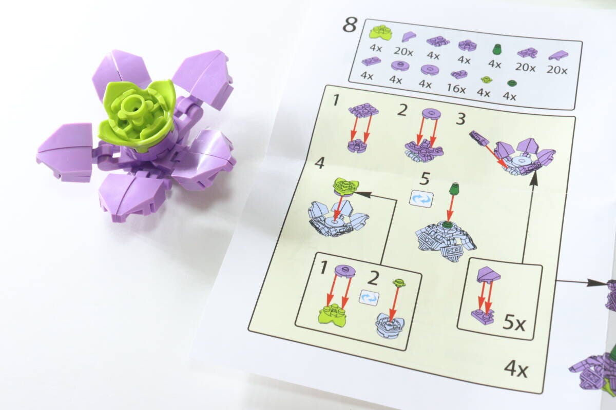 ダイソーのブロック（すみれ）の花