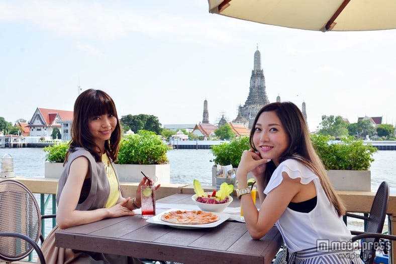 絶景テラスで南国気分、スタイリッシュ空間で味わうタイ料理