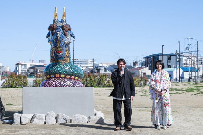 岡田准一、小松美羽(提供写真)