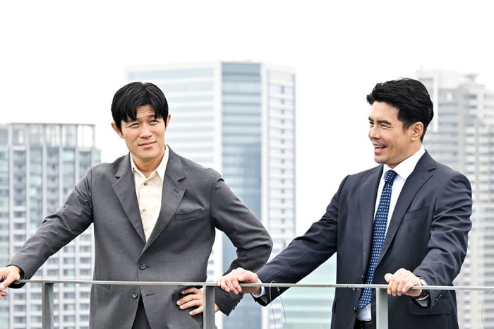 鈴木亮平、伊藤英明「リブート」最終話(C)TBS