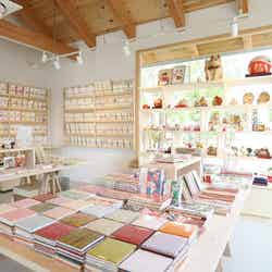 素敵なデザインの便箋、封筒や御朱印帳などの和紙製品(提供画像)