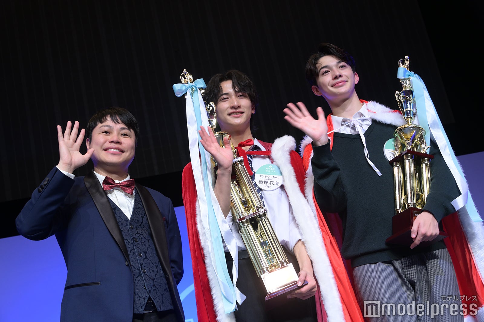 （左から）井上裕介、植野花道くん、ケイト・アレックスくん（C）モデルプレス