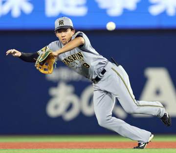 阪神・立石 プロ初二塁で出場「少しフワフワしましたね」 終盤の過密日程に備え新オプション 4日の試合前には一塁守備も