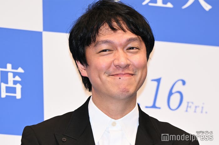 プライベートで一般人を巻き込みエチュードをしていた丸山隆平(C)モデルプレス