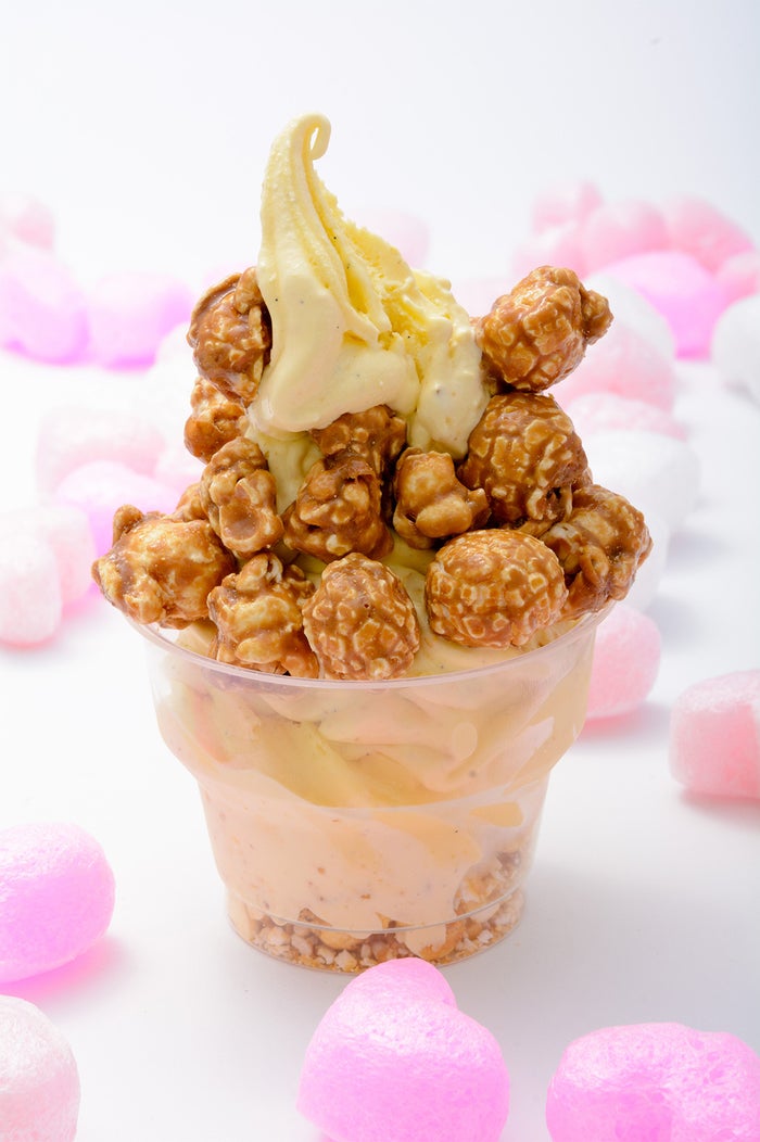 生キャラメルpremium ポップコーンアイス450円／画像提供：近鉄百貨店