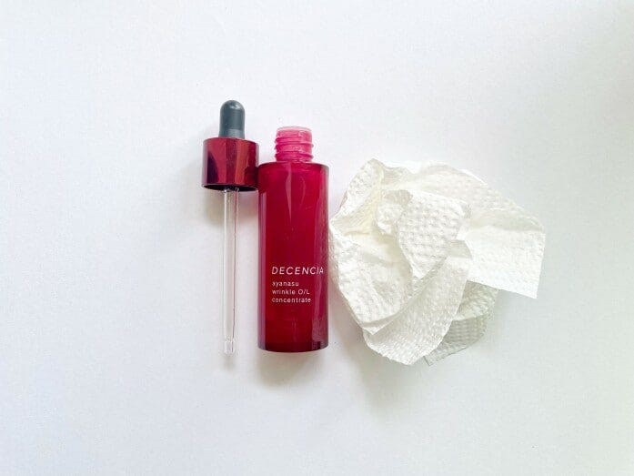 美容液やジェルも中身を全て出すように