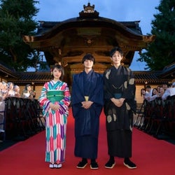 北村匠海、松坂桃李、浜辺美波が“和装”姿でファン魅了!『HELLO WORLD』京都プレミア in 東本願寺
