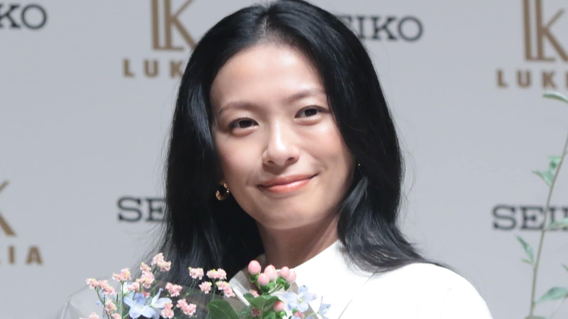 “賀来賢人との生活感あふれる自宅が話題”榮倉奈々、最新の2ショットに反響「不思議な世界観」「可愛すぎ大好き」