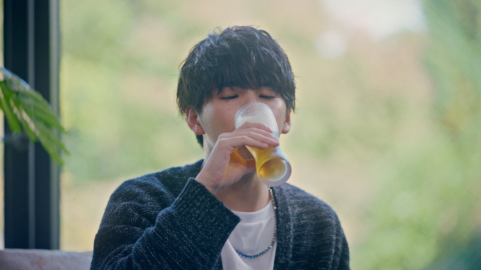 Hiro／「これが私のおいしいビール 森進一＆Hiro（MY FIRST STORY）」篇より（提供写真）