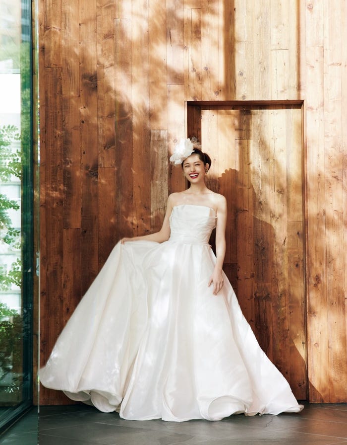 松村沙友理 美しい笑顔でウエディングドレス姿披露 憧れの花嫁に モデルプレス 松村沙友理 美しい笑顔でウエディングドレス姿披露 憧れの花嫁に モデルプレス