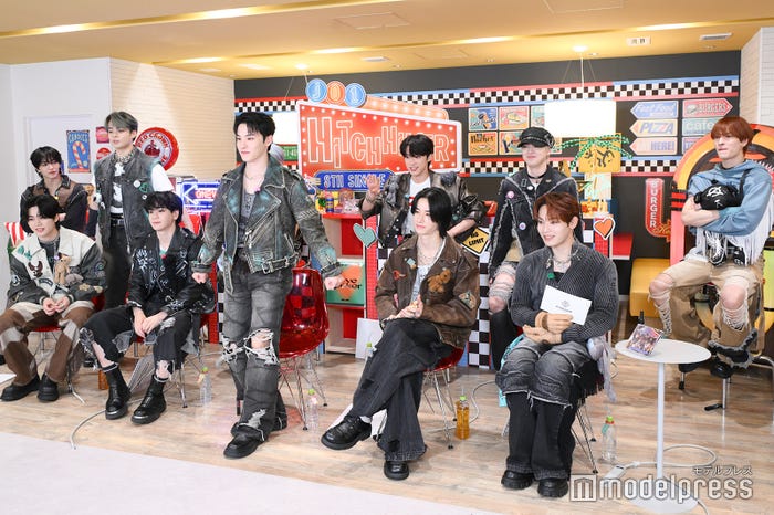 「今すぐ立ち上がれ! Stand up ゲーム」をするJO1(C)モデルプレス