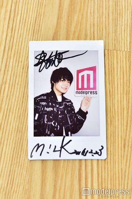 M!LK サイン入りポスター | irai.co.id