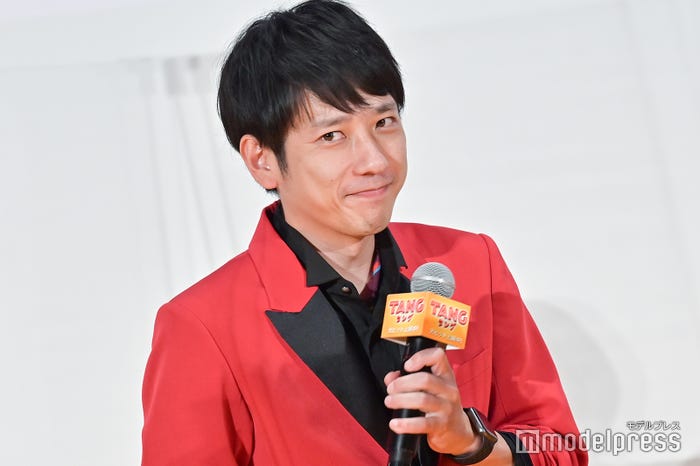 褒められてドヤ顔をかます二宮和也 (C)モデルプレス