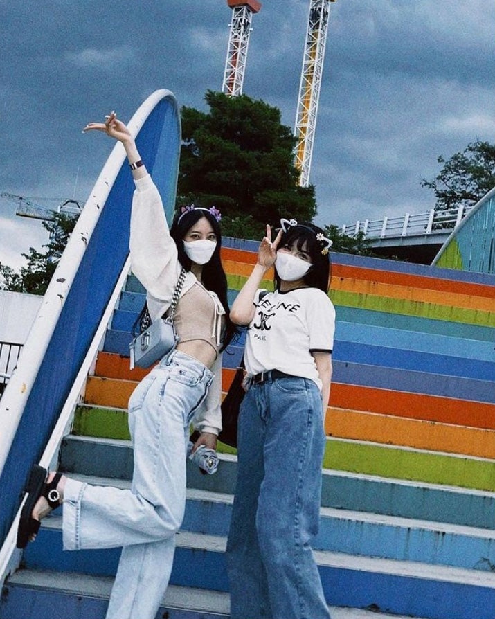 堀未央奈、YouTuber・きぬと“猫耳ペアショット” スタイルも話題に「みおきぬ尊い」