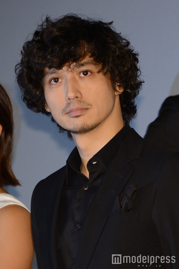 間宮、YOUNG DAIS と兄弟を演じた安藤政信 (C)モデルプレス