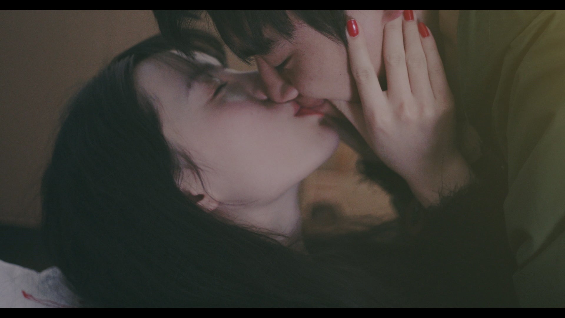 “40分強”大作MVでモデル・るうこらキスシーンなど熱演