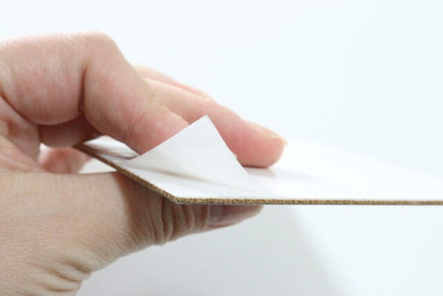 ダイソーの磁石がくっつくスチールタイル