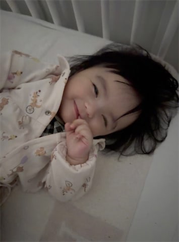 川崎希、次女・グーちゃんの肌トラブルで病院へ 本人はニコニコ笑顔