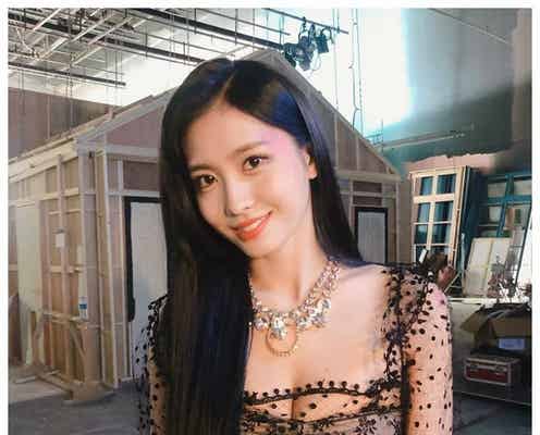TWICEモモ、美バスト際立つSEXYショットに絶賛の声続出