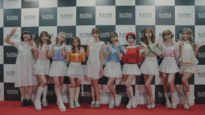 (左から)川村エミコ、ななにー、ゆうめろ、いちか、きほ、飛鳥、天海りこ、あすか、まみ、今井アンジェリカ(提供写真)