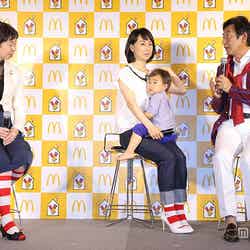 （左から）東尾理子、理汰郎君、石田純一／「スマイルソックス キャンペーン」 発表会より