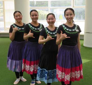 新人フラガールがレッスン開始 今夏デビュー予定の4人「第一歩を踏み出し、とてもうれしい」