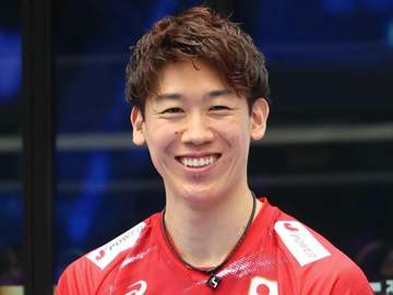 「タキシード姿が格好良くて放心状態」バレー石川祐希らの激レア姿にファン騒然 川合会長が投稿「鼻血が出る」「会長格好良いし石川さんも超格好いい」
