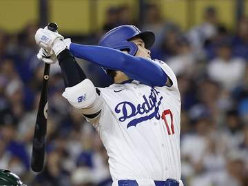 大谷翔平がマルチ安打も…次打者パヘスの右飛で意図的挟殺プレー→ロハスが生還できず併殺に ベンチでミーティングの光景も