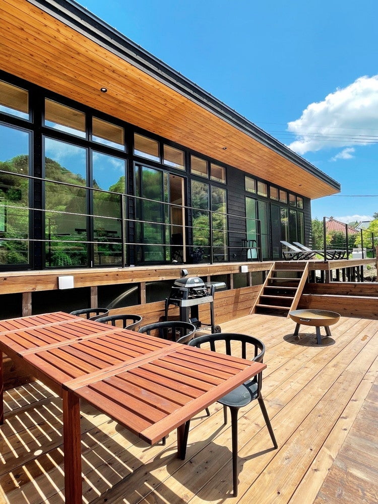 and RIVER勝浦／画像提供：タスマニアンプロジェクト