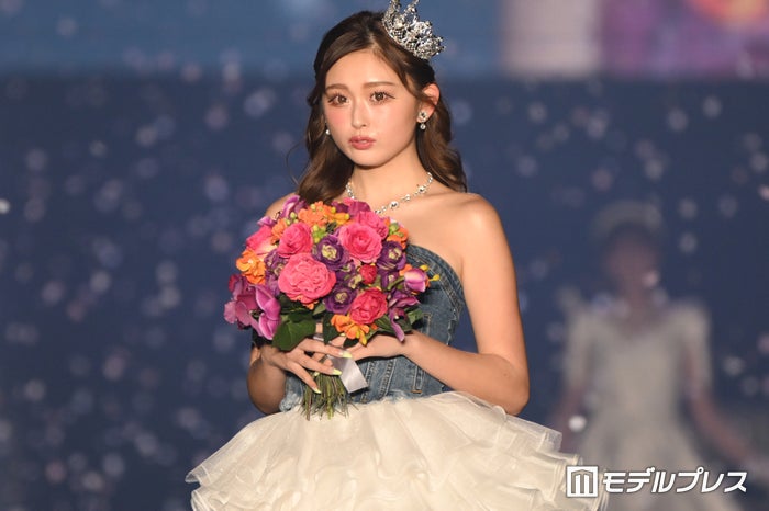 ゆうちゃみ、“デニムMIX”ミニ丈ウエディングドレス姿披露 美脚＆美デコルテ輝く【TGC熊本2024】