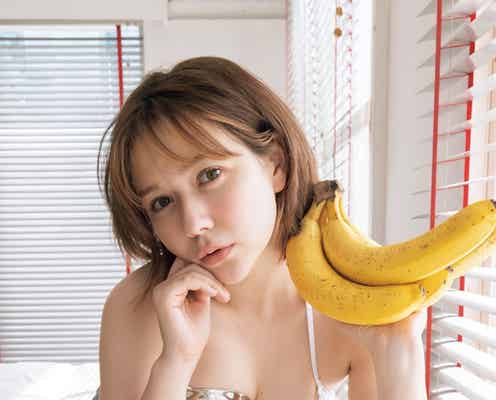 村重杏奈、美バスト披露で話題 初のグラビア写真集重版決定