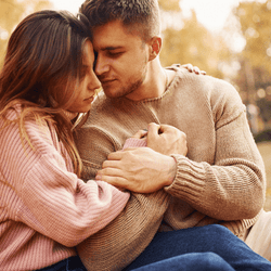 男性心理 ハグの仕方で分かる 彼のあなたへの本当の気持ちは モデルプレス