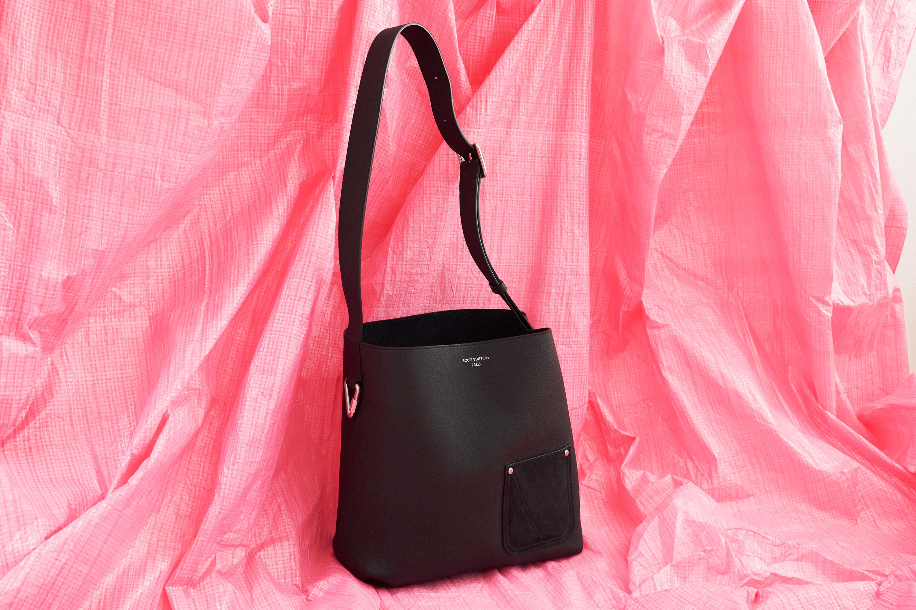 日常を主役にするラグジュアリーが冴えるルイ・ヴィトン──2026年に揃えるファッションのニュースタンダード