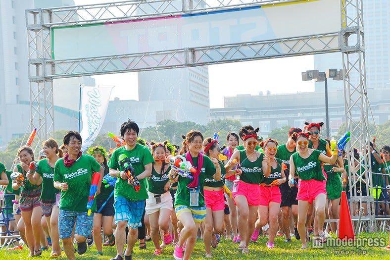 大人が楽しむ水遊び「ウォーターラン」九州初上陸