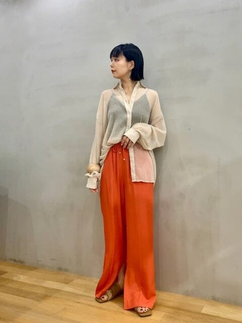 カラーパンツ　コーデ　夏