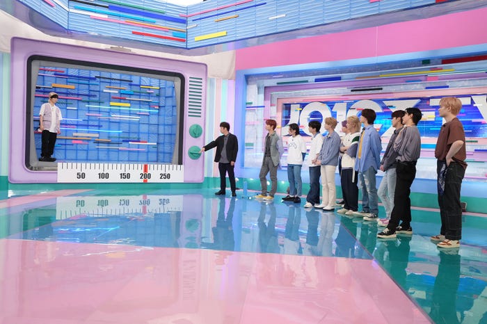 木全翔也を見守るJO1 (C)フジテレビ