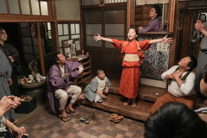柳葉敏郎、又野暁仁、澤井梨丘、水川あさみ、三谷昌登「ブギウギ」第1話(C)NHK