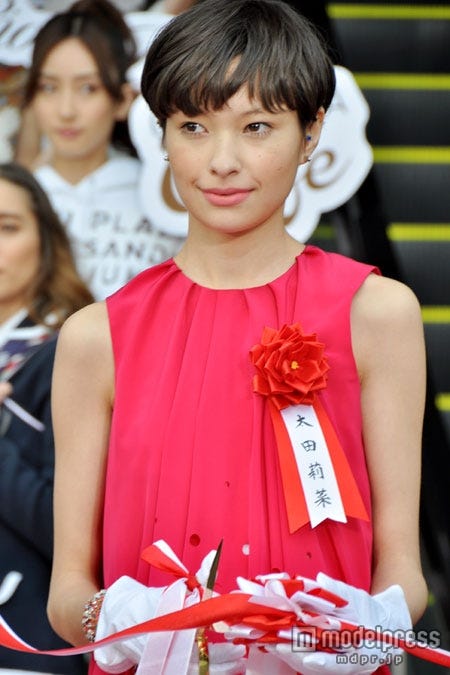 画像4 17 佐々木希 ミニドレスで美脚をあらわに 東急プラザ 表参道原宿 オープニングセレモニーに登場 モデルプレス